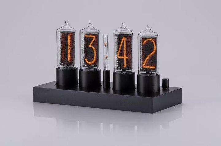 Image du produit Millclock NEU! ZIN18 Nixie-Uhr Klassiker Schwarzes Aluminiumgehäuse 4 Röhren.