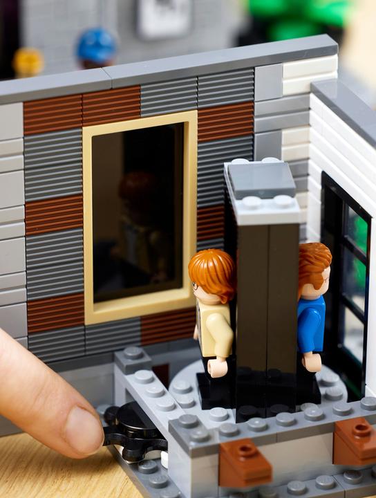 Immagine prodotto LEGO Qeer Eye- Il loft dei Fab 5 (10291, LEGO Creator Expert, Set LEGO rari)