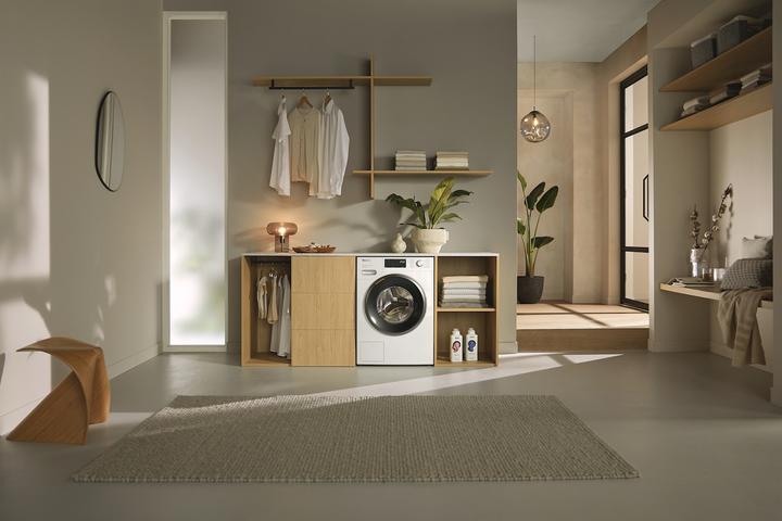 Actual product image Miele WWE 300-80 CH (8 kg, Right)