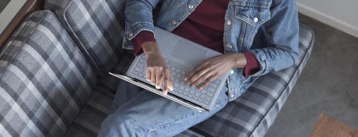 Actual product image Microsoft Surface Laptop (13.50", Intel Core i5-7200U, 8 GB, 256 GB, CH)