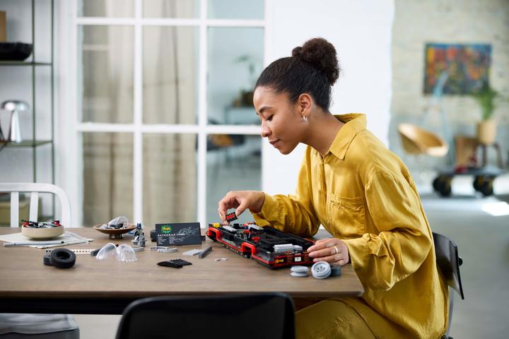 Immagine prodotto LEGO Batmobile (76328, LEGO DC, Set LEGO rari)
