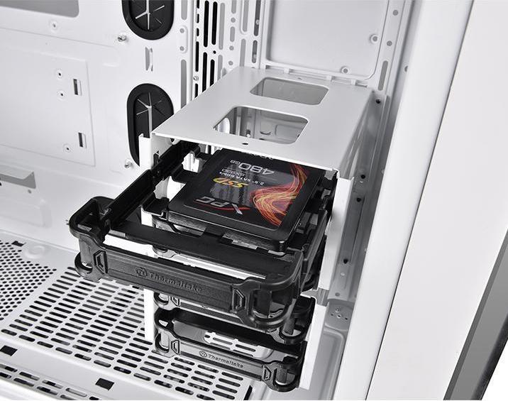 Actual product image Thermaltake View 71 (E-ATX)