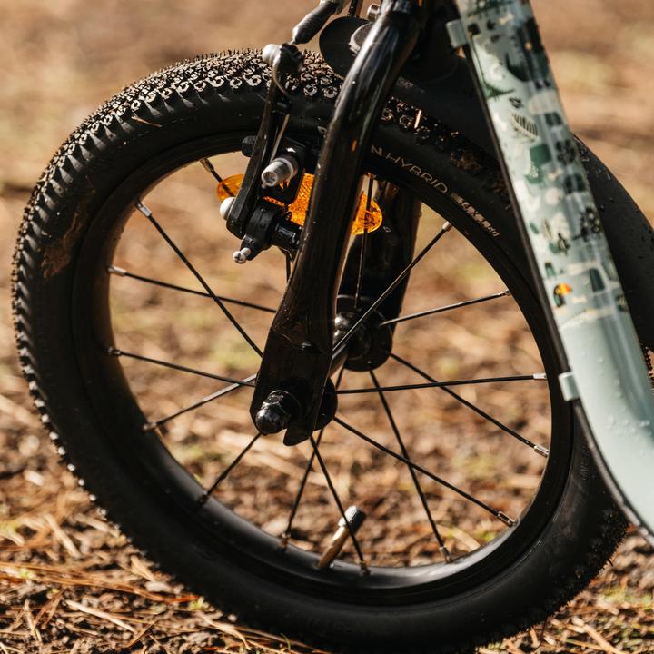 Actual product image Btwin Bicycle tyre clincher children's bike 14x1.50 ETRTO 38-254 (14 x 1.50)