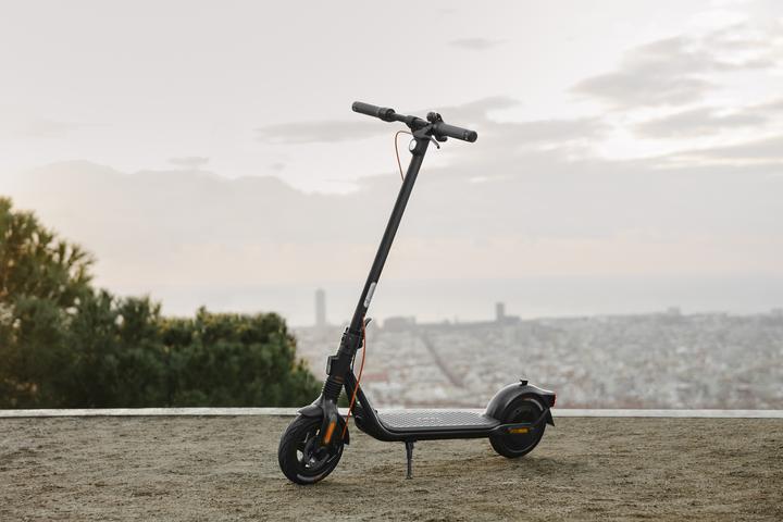 Actual product image Segway-Ninebot F2 Pro D (20 km/h, 55 km, 450 W)