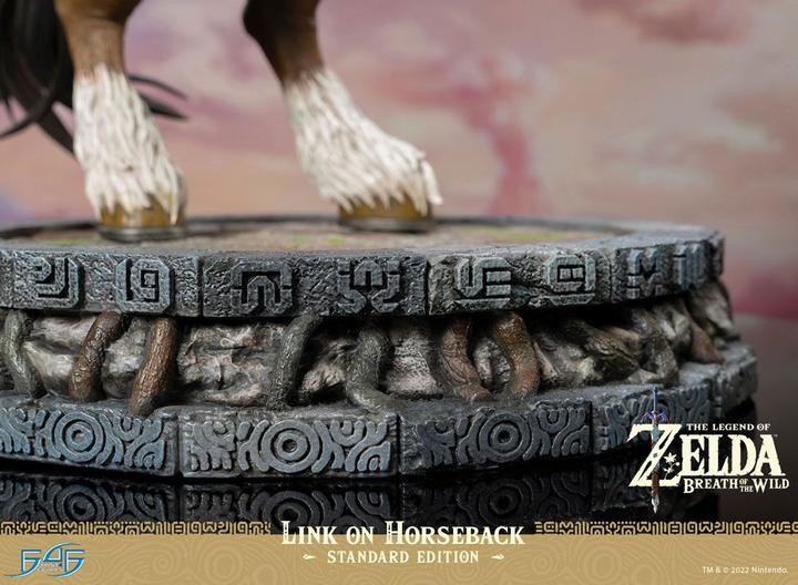 Immagine prodotto First 4 Figures ST Legend of Zelda Link of Horse Legend 56cm RESINA