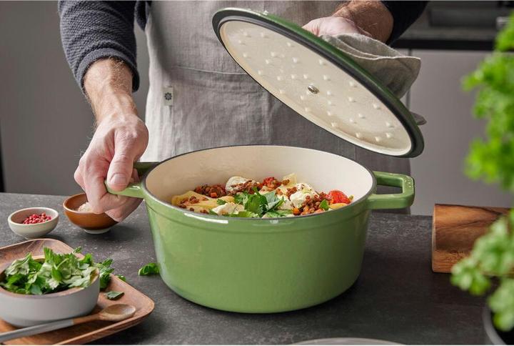 Actual product image Berndes Cocotte casserole B.IRON cast iron round 26 cm 5 litres sage green INDUCTION (26 cm, Casserole + Stewpot, Cast iron)