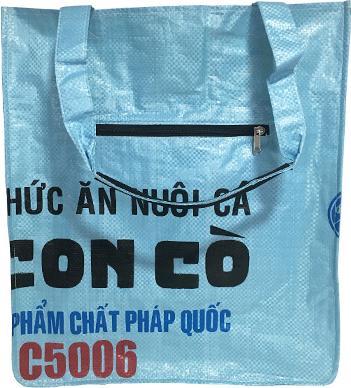 Produktbild Bekos Upcycling - Grosser Shopper aus recycelten Fischfuttersäcke hellblau