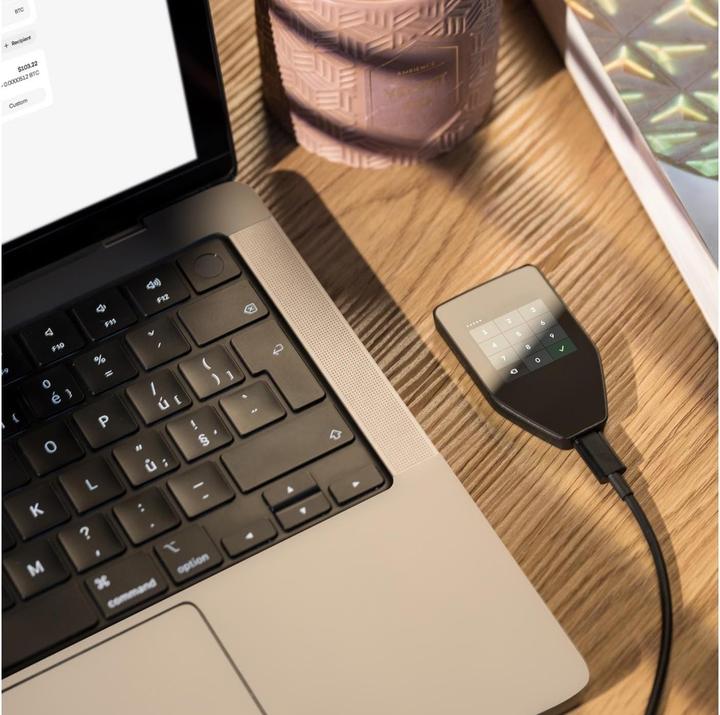 Image du produit Trezor Coffre-fort 5 (Lithécoïne, Bitcoin, Cardano, Autrui, Dogecoin, Ethereum Classic, Bitcoin cash, Stellaire)