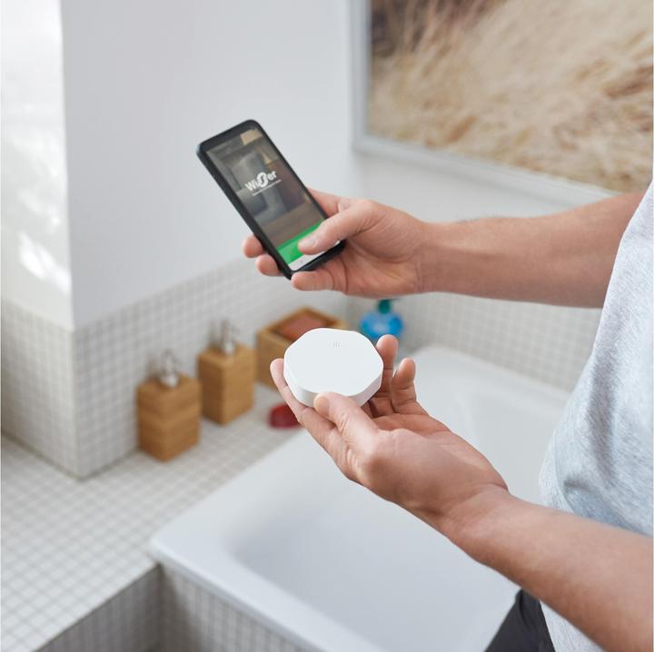 Actual product image Schneider Electric Wiser water sensor SCHNEIDER