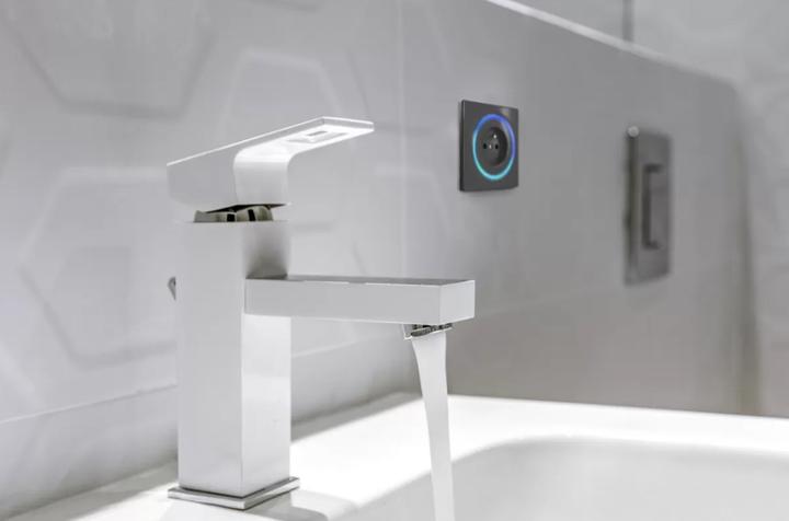 Actual product image Fibaro teckbox Walli Outlet Type E with repeater function for controlling electric whips black