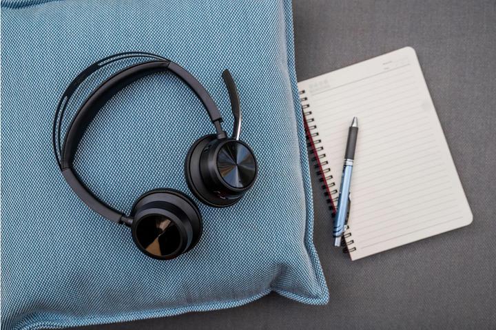Actual product image HP POLY Voyager Focus 2 USB-C-C Headset +USB-C/A Adapter +Charging Stand