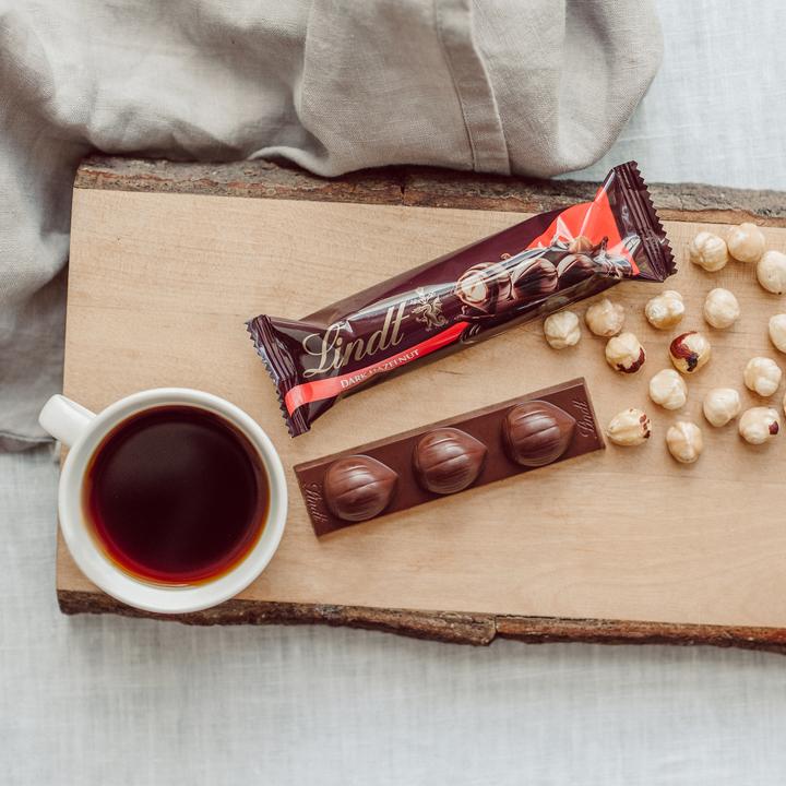 Actual product image Lindt Dunkel Nuss (630 g)