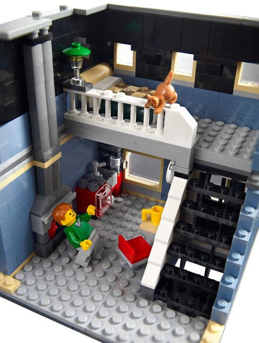 Actual product image LEGO Creator EXPERT Pet Shop (10218, LEGO Creator Expert)