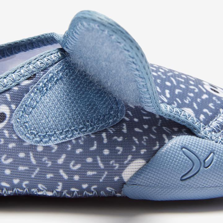 Actual product image Decathlon Turnschuhe Babylight atmungsaktiv Babyturnen - blau mit Muster (29)