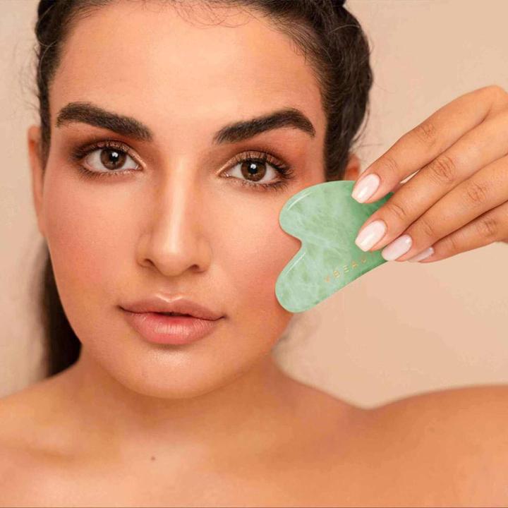 Produktbild VBEAUTY Gua Sha Mit Zähnen Massagestein Aus Rosenquarz