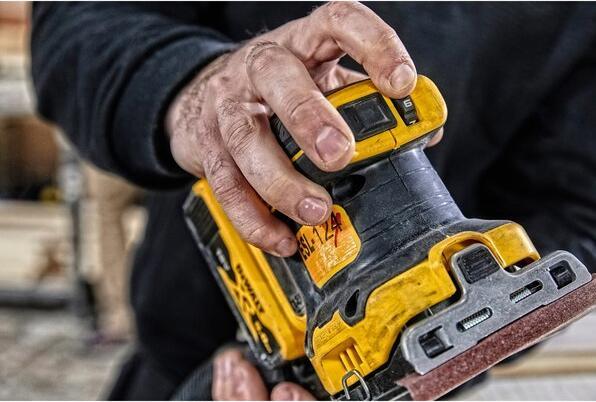 Immagine prodotto DeWalt DCW200NTXJ (Levigatrice orbitale, 200 W)