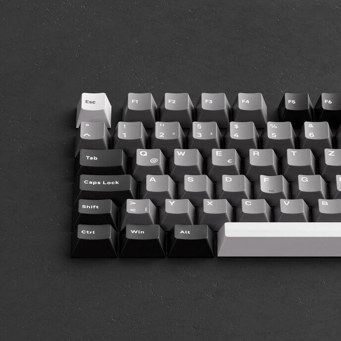 Actual product image Akko MonsGeek M1 V5 VIA Black & Silver Keyboard ISO-DE/UK/Nordic layout Rosewood Switch (DE, Cable, Wireless)