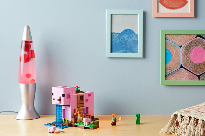 Actual product image LEGO The Pig House (21170, LEGO Minecraft)