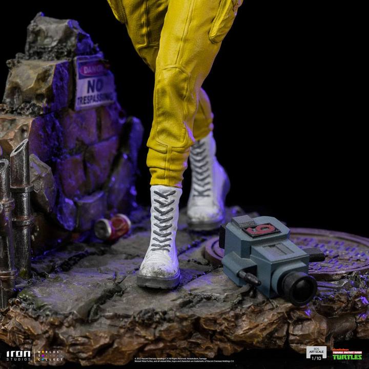 Actual product image Iron Studios Teenage Mutant Ninja Turtles Art Scale Statue 1/10 April O'Neal 19 cm