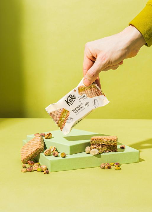 Produktbild KoRo Bio Gefüllte Waffelschnitte mit Pistazienmus und weissem Kakaoerzeugnis (12 Stk., 264 g)