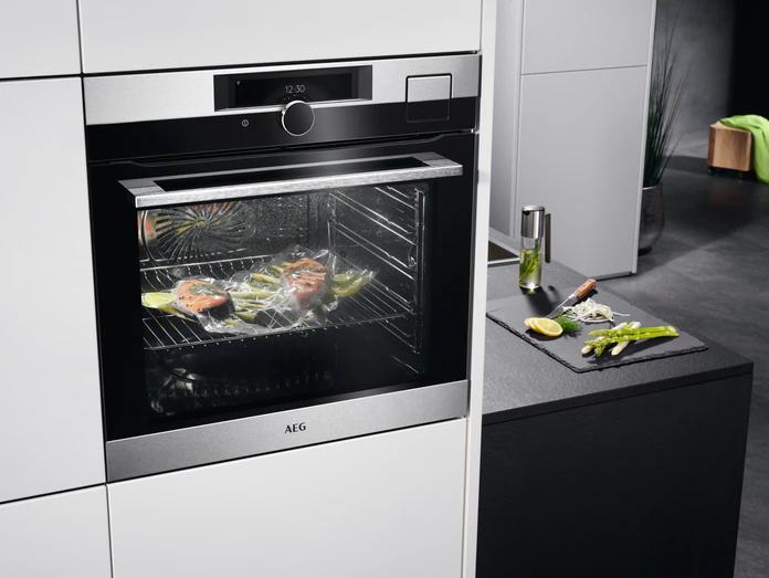 Image du produit AEG 9000 STEAMPRO AVEC FOUR NETTOYAGE A LA VAPEUR BSK999330M ( EEK : A+ / Echelle A+++ à D ), 944188309