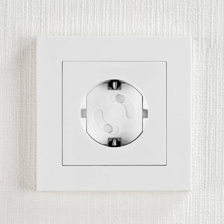 Actual product image Reer Socket protector