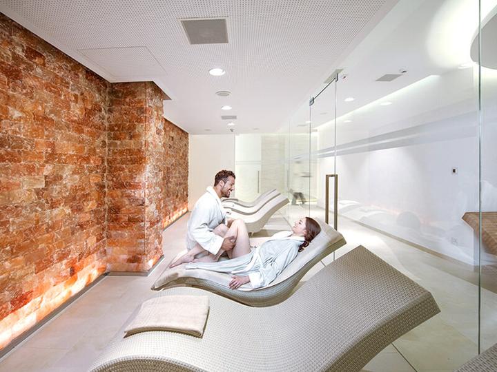 Immagine prodotto Smartbox Momenti d'amore e di relax: 1 accesso alla spa o 1 soin bien-être per le coppie (2 pers.)