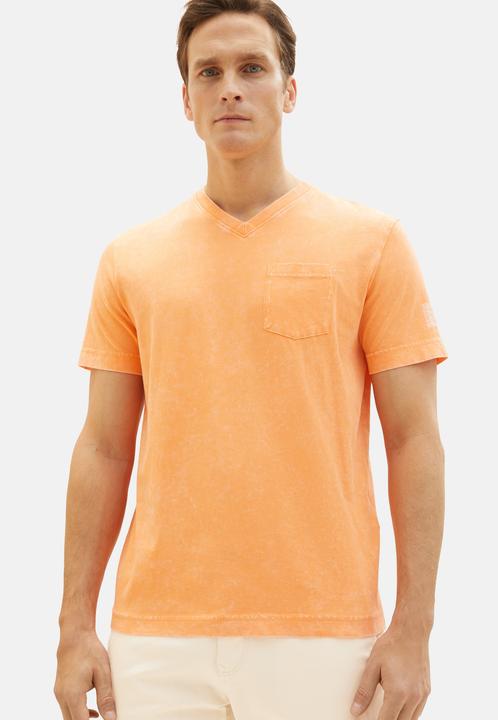 Actual product image Tom Tailor T-Shirt Kurzarmshirt mit V-Ausschnitt, ausgewaschener Optik und Brusttasche (M)