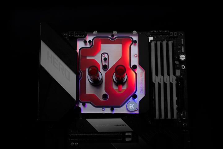 Produktbild EKWB EK-Quantum Momentum ROG Crosshair VIII Hero D-RGB Monoblock