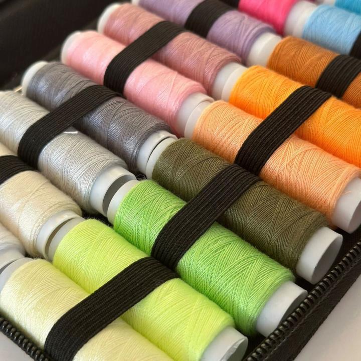 Immagine prodotto Intirilife Kit da cucito da 126 pezzi di colore nero con dimensioni di 14,5 x 21,5 x 3,6 cm