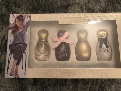 Image du produit Elizabeth Arden Born Lovely et Lovely EDP Miniatures Coffret cadeau 5ml chacun (Set parfum)