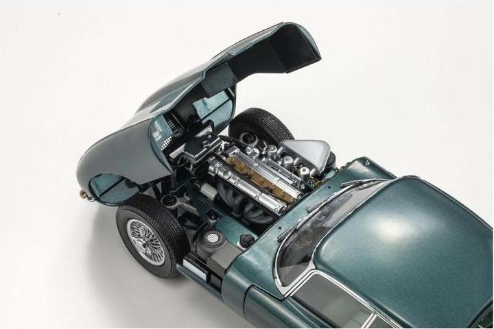 Immagine prodotto Kyosho Jaguar Type-E 3.8L Coupe MK1 1961 Dunkelgrün, 1:18