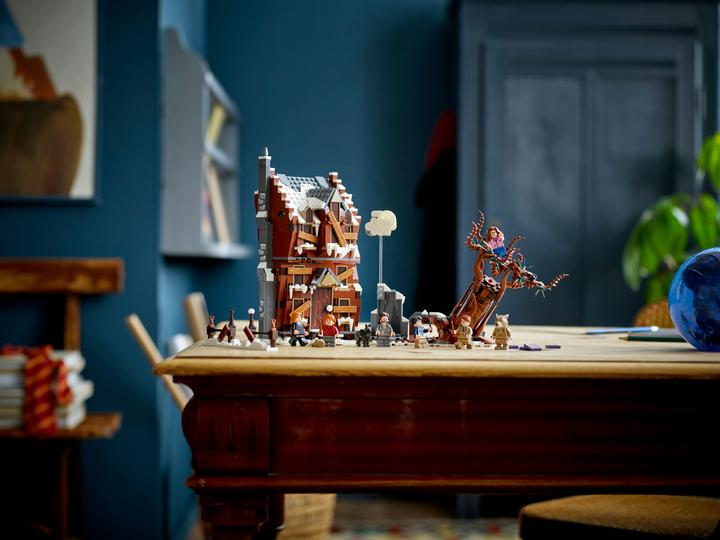Actual product image LEGO Howling hut and whipping willow (76407, LEGO Harry Potter)