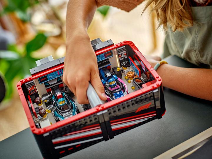 Immagine prodotto LEGO F1 Garage mit Mercedes-AMG & Alpine Rennautos (60444, LEGO City)
