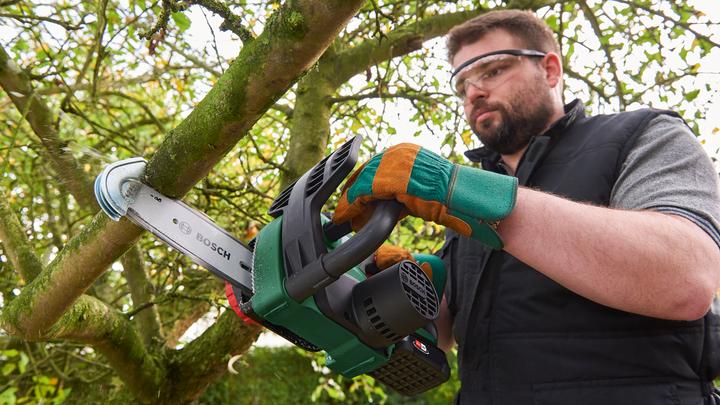 Produktbild Bosch Home & Garden UniversalChain 18 (Akku Kettensäge)