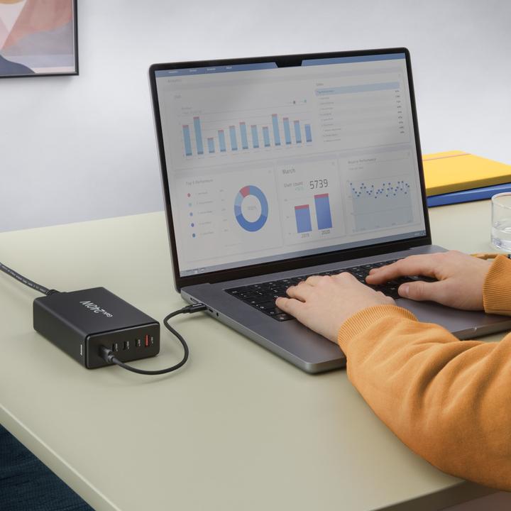 Productafbeelding Hama Laadstation 5 poorten, GaN, snellader, 4xUSB-C, 1xUSB-A, PD, 240 W, SW (240 W)