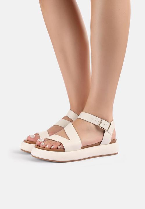 Produktbild Inuovo Diese Sandalette aus hochwertigem Leder von ist der perfekte Begleiter für jeden Anlass. Die (41)