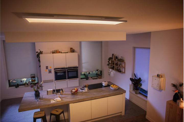 Actual product image Philips Hue Aurelle Basis BT (3550 lm)
