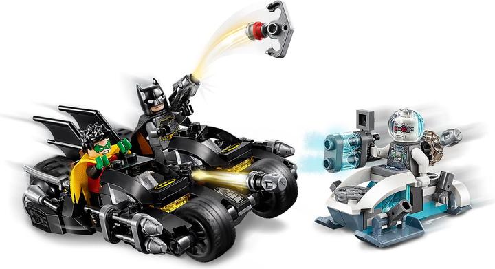 Produktbild LEGO Batcycle Duell mit Mr. Freeze (76118, LEGO DC)