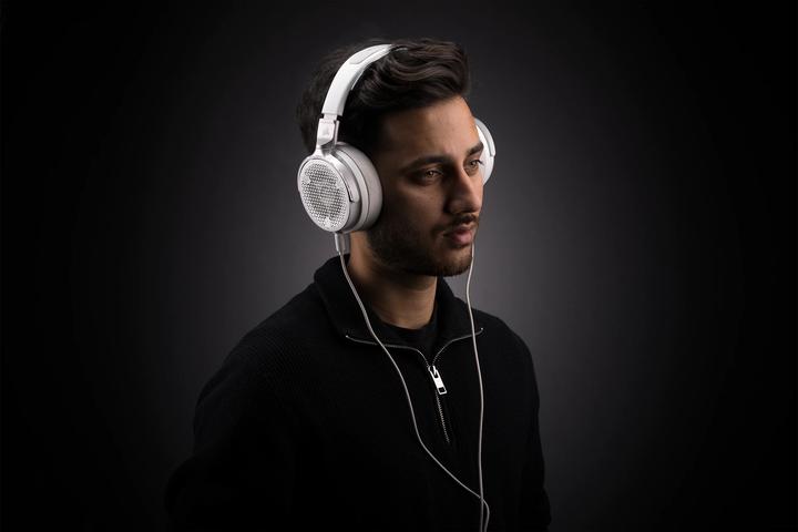 Produktbild Corsair Virtuoso Pro (Kabelgebunden)