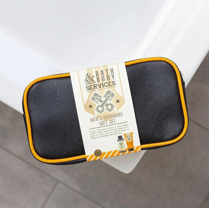 Image du produit Accentra Set de bain BATH & BODY SERVICES dans une trousse de toilette, comprenant 100 ml de gel douche, 60 (Set soin du corps)