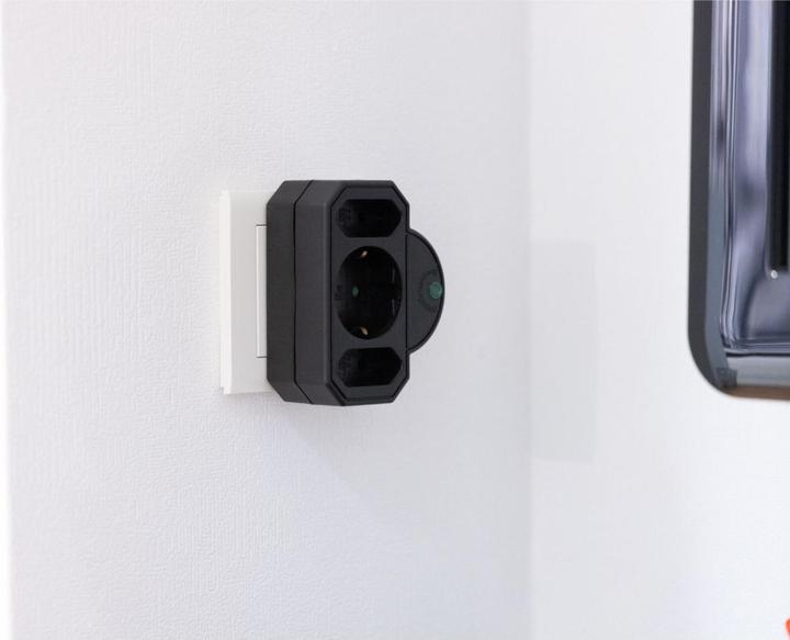 Actual product image REV Steckdosenadapter 3-fach mit Überspannungsschutz, schwarz (CEE 7/3, CEE 7/16, 3 x)