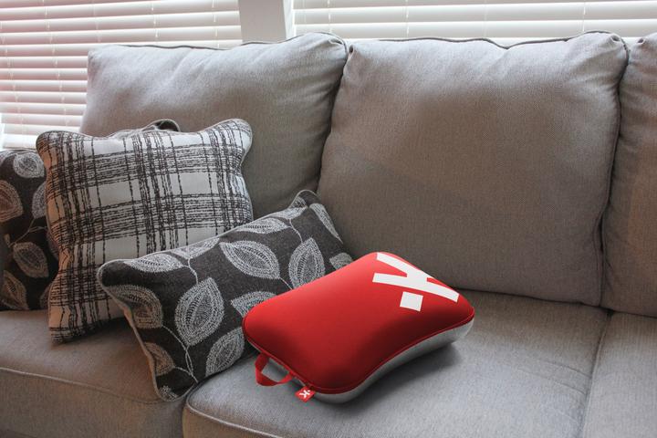 Image du produit Peter Jäckel SKROSS Mini Oreiller de voyage rouge (Pochette pour passeport)