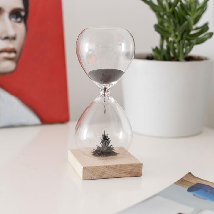 Actual product image Kikkerland Besondere Sanduhr (ø 7 x 16 cm)