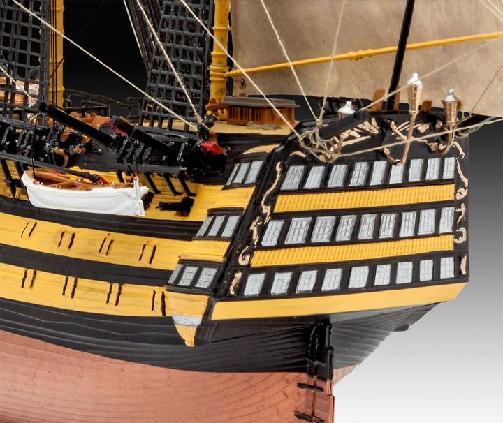 Actual product image Revell Battle of Trafalgar Gift Set
