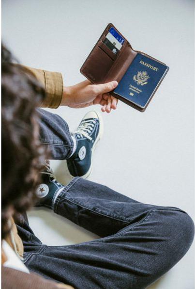 Immagine prodotto Nomad Portafoglio per passaporti in pelle marrone rustico