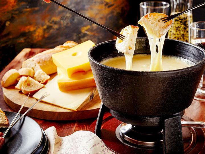 Immagine prodotto Smartbox Escursione gastronomica in quota con fonduta e viaggio in moto per 6 persone a L'Aquila (6 pers.)