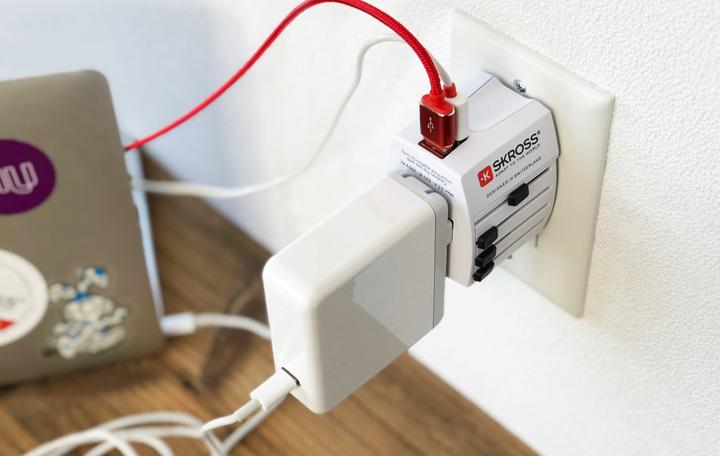 Produktbild Skross World-Reiseadapter Muv USB 2.4A