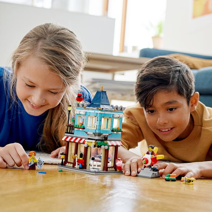 Actual product image LEGO Toy store in the town house (31105, LEGO Creator Expert)