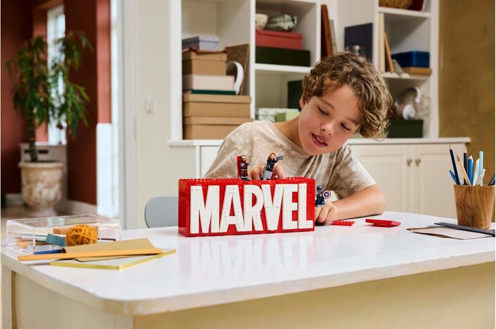 Produktbild LEGO Logo & Minifiguren (76313, LEGO Marvel)